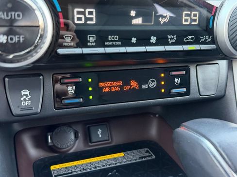 Used 2020 Toyota RAV4 Limited AWD/4WD image 33