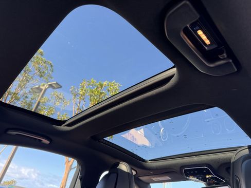 Used 2024 Mercedes-Benz C 300 Sedan image 7