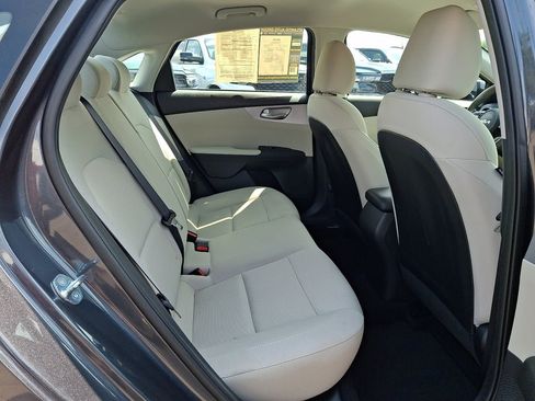 Used 2023 Kia Forte LXS w/ LXS Technology Package FWD image 15