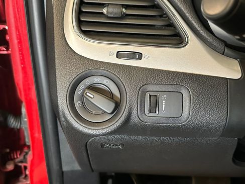 Used 2020 Dodge Journey SE image 18