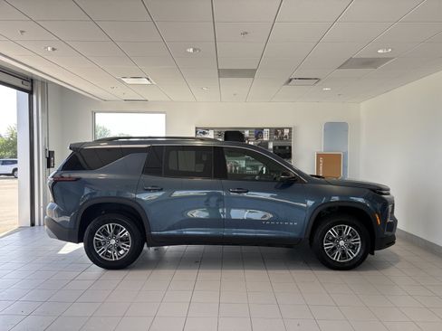 Used 2026 Chevrolet Traverse LT w/ Driver Confidence Package AWD/4WD image 11
