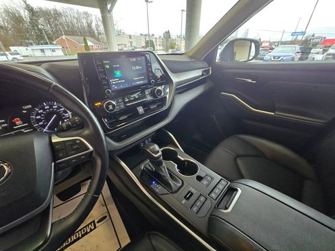 Used 2022 Toyota Highlander XLE image 18