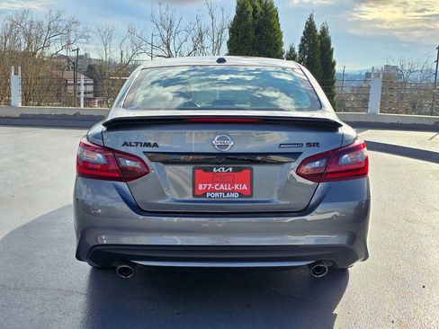 Used 2018 Nissan Altima 2.5 SR w/ SR Midnight Edition image 4