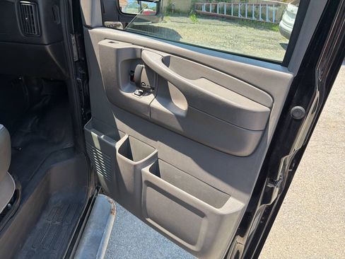 Used 2014 GMC Savana 2500 RWD image 14