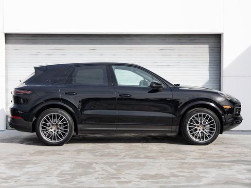 Used 2023 Porsche Cayenne image 8