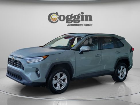 Used 2021 Toyota RAV4 XLE image 1