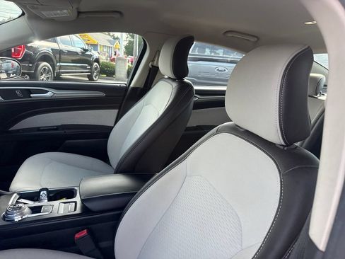 Used 2019 Ford Fusion SE w/ Equipment Group 151A FWD image 22