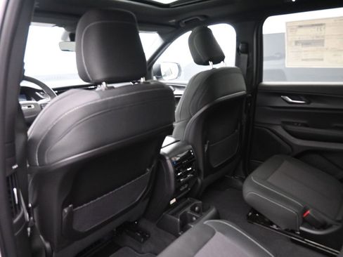 New 2025 Jeep Grand Cherokee L Laredo w/ Luxury Tech Group I image 12