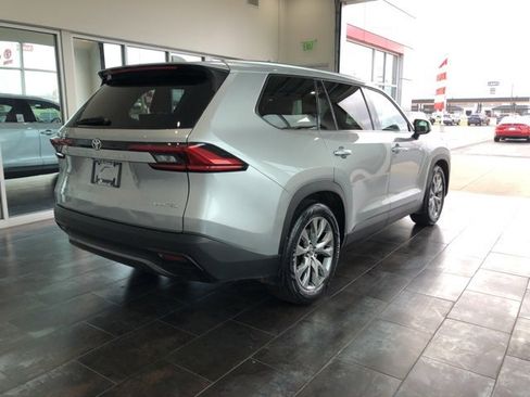 Used 2024 Toyota Grand Highlander Limited image 5