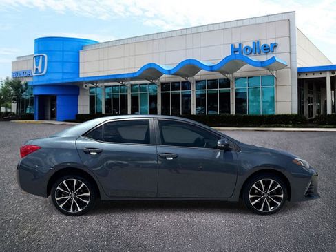 Used 2018 Toyota Corolla SE image 2