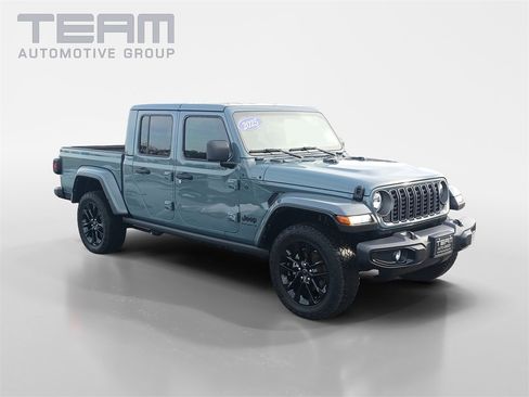 Used 2025 Jeep Gladiator Sport image 1