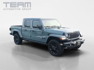 Used 2025 Jeep Gladiator Sport video 1