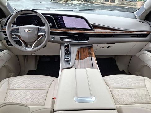 Used 2024 Cadillac Escalade Premium Luxury Platinum AWD/4WD image 10