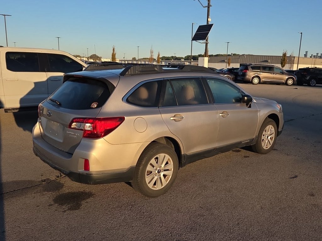 Used 2017 Subaru Outback 2.5i AWD/4WD image 5