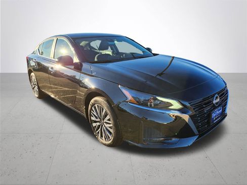 New 2025 Nissan Altima 2.5 SV image 5