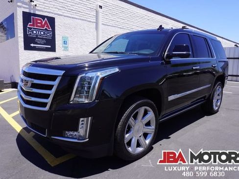 Used 2018 Cadillac Escalade Premium Luxury AWD/4WD image 39