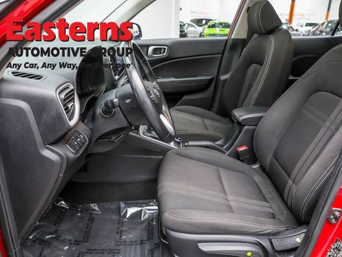 Used 2022 Hyundai Venue SEL image 14