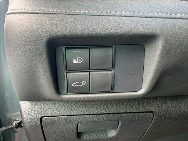 Used 2020 Toyota Highlander XLE AWD/4WD image 28