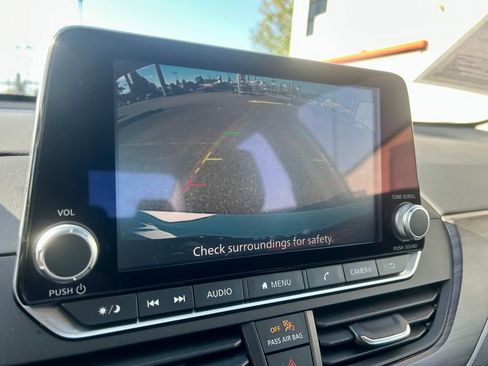 Used 2025 Nissan Altima 2.5 SV FWD image 23