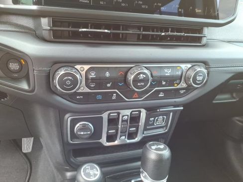 Used 2024 Jeep Wrangler Unlimited Sahara AWD/4WD image 20