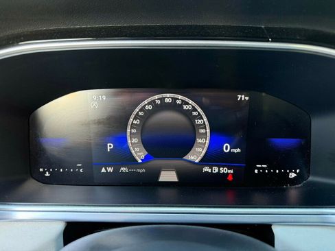 Used 2025 Volkswagen Taos SE image 4