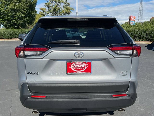 Used 2025 Toyota RAV4 XLE AWD/4WD image 9