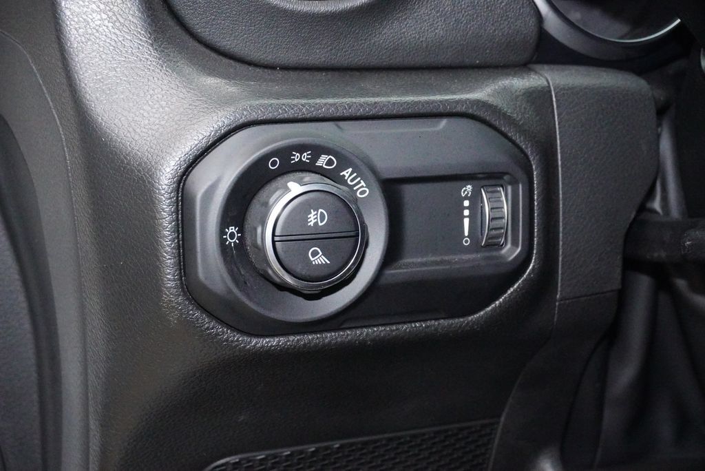 Used 2023 Jeep Gladiator Overland AWD/4WD image 23