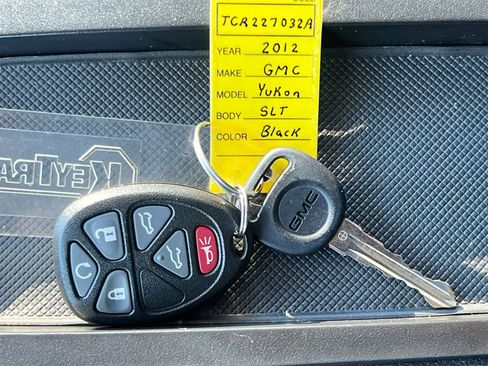 Used 2012 GMC Yukon SLT w/ SLT Chrome Package image 34