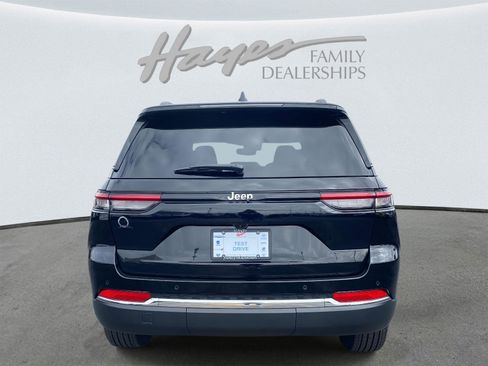 Certified 2023 Jeep Grand Cherokee Laredo w/ Luxury Tech Group I image 4