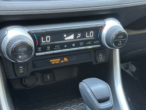 Used 2022 Toyota RAV4 XLE w/ Convenience Package FWD image 21