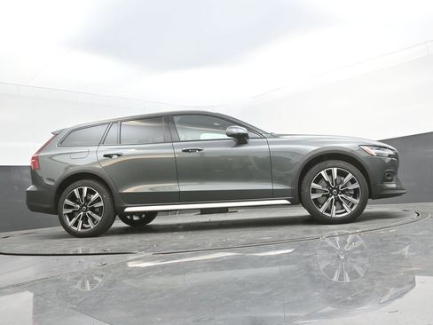 New 2026 Volvo V60 B5 Cross Country Ultra w/ Protection Package Premier AWD/4WD image 35