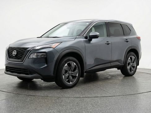 Used 2025 Nissan Rogue SV image 3