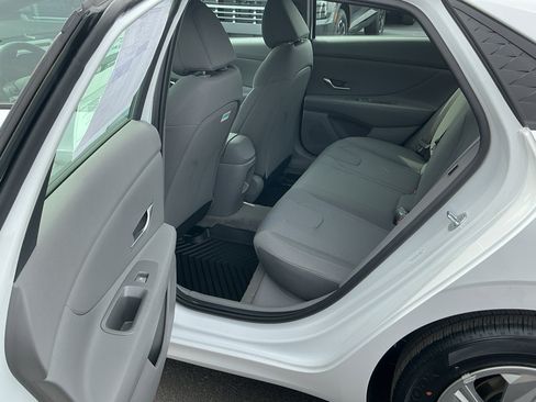 New 2026 Hyundai Elantra SE FWD image 10