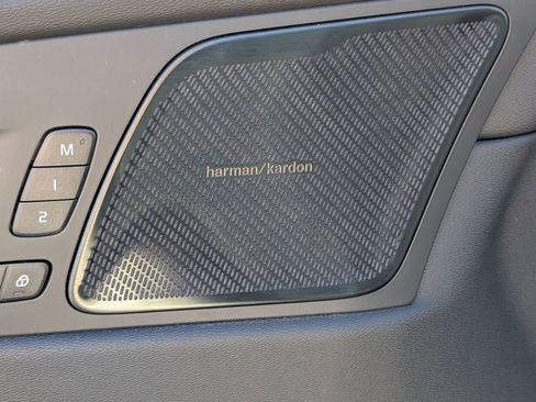 Used 2023 Volvo XC60 B6 Ultimate w/ Climate Package image 31