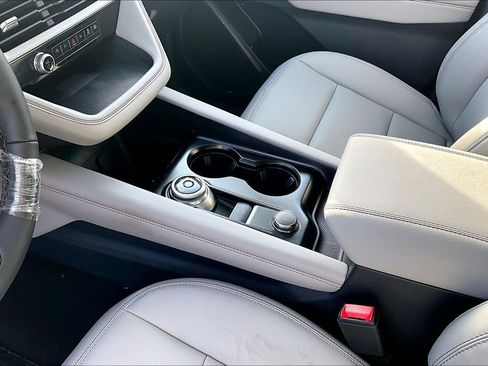 New 2026 Ford Explorer Active w/ Active Comfort Package image 8