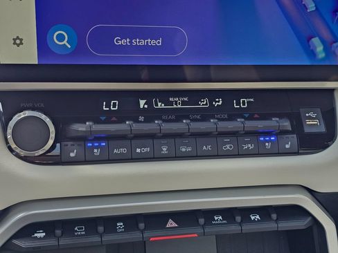 Used 2025 Toyota Sequoia Capstone AWD/4WD image 34