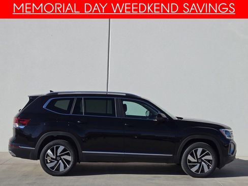Used 2025 Volkswagen Atlas SEL AWD/4WD image 3