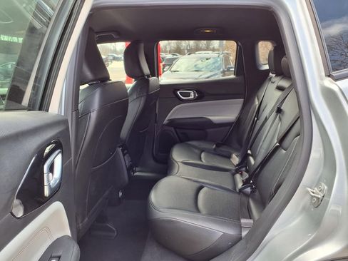 Used 2025 Jeep Compass Limited AWD/4WD image 11