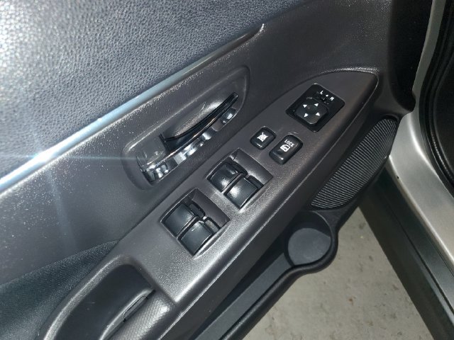 Used 2015 Mitsubishi Outlander Sport SE AWD/4WD image 13