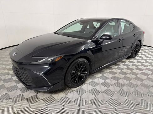 Used 2025 Toyota Camry SE FWD image 8