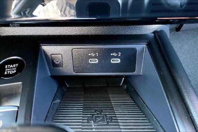 Used 2025 Nissan Kicks SR FWD image 15