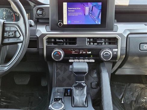 Certified 2025 Toyota Tacoma SR5 AWD/4WD image 15