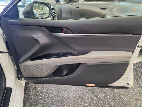 Used 2018 Toyota Camry LE FWD image 36