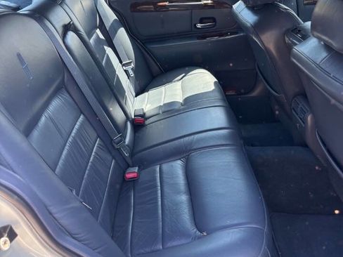 Used 2000 Lincoln Town Car Signature RWD image 14