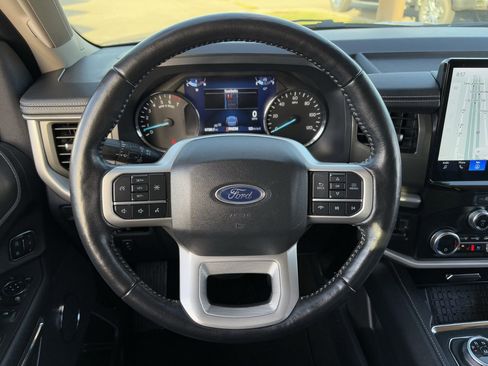 Used 2024 Ford Expedition XLT image 12