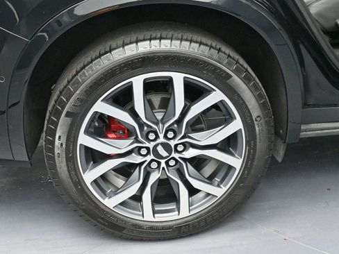 Certified 2024 Cadillac XT6 Sport w/ Platinum Package image 39