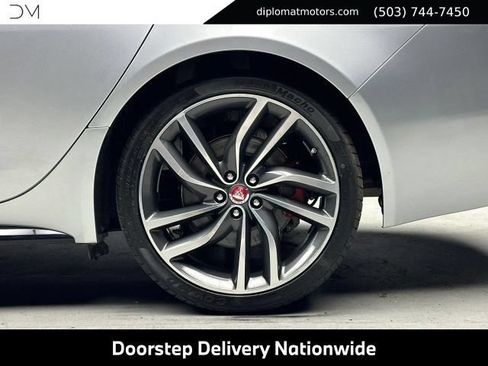 Used 2018 Jaguar XF S RWD image 41
