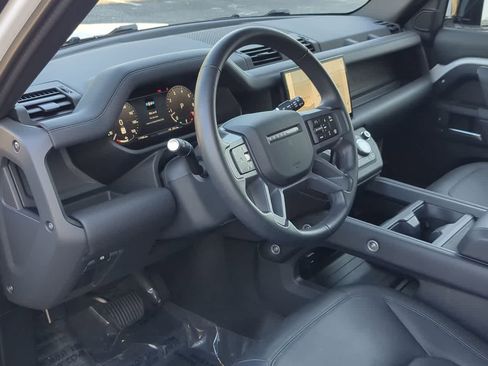 Used 2025 Land Rover Defender 110 X-Dynamic SE image 10
