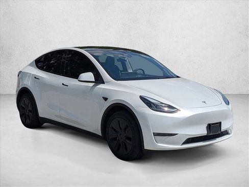 Used 2025 Tesla Model Y Long Range image 3