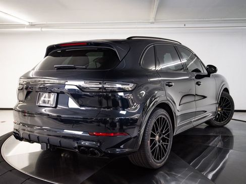 Certified 2023 Porsche Cayenne GTS AWD/4WD image 7